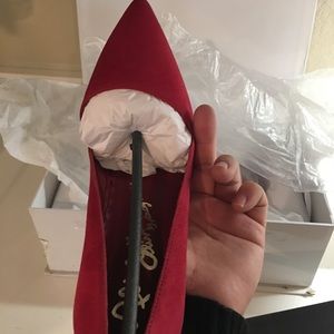 Alice & Olivia red pumps